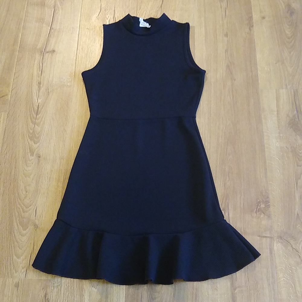 Black Sleeveless Dress